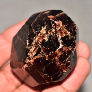 Pierre de grenat rouge naturel brut, pierre de guérison, pierre de grenat roulée pour la décoration, pépites de grenat taillées en almandine - Product Image 1