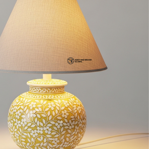 Lampe de table en incrustation jaune de qualité supérieure |   Lampe de chevet design avec base à motif floral - Product Image 3