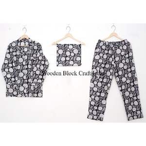 Pyjama unique à imprimé floral pour femme, vêtement de nuit doux, léger et confortable, ensemble de pyjama pour la maison et la détente quotidienne - Product Image 2