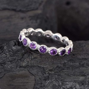 แหวนเงินแท้ S925 ประดับพลอยอเมทิสต์ธรรมชาติสวยงาม ดีไซน์แบบ Eternity Band เหมาะสำหรับงานแต่งงานและงานปาร์ตี้ จากผู้จัดจำหน่ายเครื่องประดับที่เชื่อถือได้ - Product Image 4