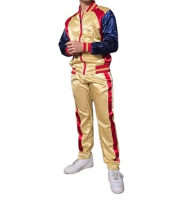 Conjunto Deportivo de Dos Piezas en Satén Brillante Rojo Dorado con Franjas Laterales para Hombre y Mujer, Ideal para Ropa Casual y a la Moda - Product Image 4