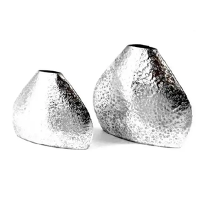 Jarrón de Aluminio con Diseño Floral para Decoración Residencial Premium, Estilo Contemporáneo y Ambiente Hogareño Elegante - Product Image 1