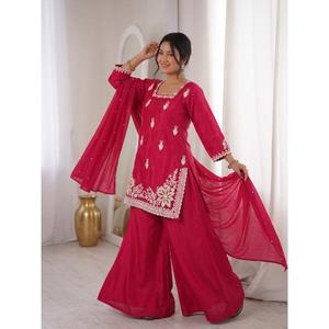 NOUVEAU DESIGNER ROMAN SILK TOP PALAZZO ET DUPATTA EN SOIE ROMAINE AVEC TRAVAIL GONFLEÉ ET GÉLÉNOUCHÉ - Product Image 1