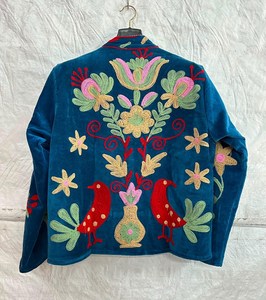 Nouvelle veste en velours bleu sarcelle brodée Suzani pour femme, motif oiseaux et fleurs, style folklorique, idéale pour les festivals - Product Image 5