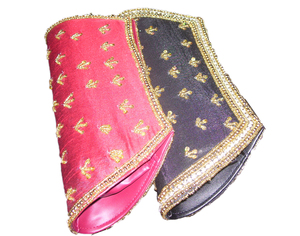 Pochette élégante en satin perlé pour soirée - Product Image 1
