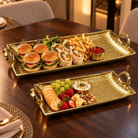 Ensemble de plateaux de service rectangulaires en aluminium finition or premium, texturés, avec poignées |   Décoration de table de luxe pour la salle à manger