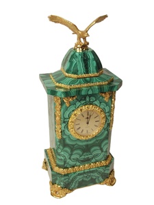Horloge de bureau en malachite, élégance intemporelle et opulente, horloge de bureau et d'appoint décorative avec l'opulence du malachite, accent silencieux pour la maison, vert - Product Image 3