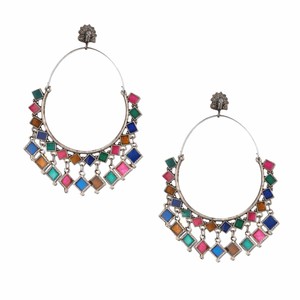 Boucles d'oreilles Jhumka écologiques, bijoux ethniques vintage pour femmes, pour festivals culturels et occasions spéciales, disponibles à la vente - Product Image 5