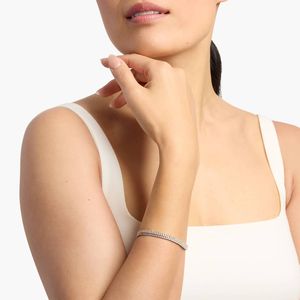 Pulsera de tenis de lujo para mujer con diamantes naturales de corte brillante redondo de cuatro puntas en oro blanco - Product Image 2