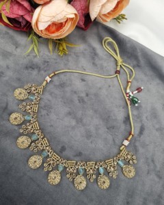 Ensemble de collier avec pierres précieuses rondes et en forme de poire, avec boucles d'oreilles et mangtika, bijoux de créateur, vêtements ethniques traditionnels, vente en gros - Product Image 5