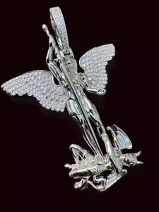 Pendentif unisexe plaqué or de qualité supérieure, inspiré des diamants, bijoux de luxe hip-hop pour les fêtes, style avant-gardiste - Product Image 4