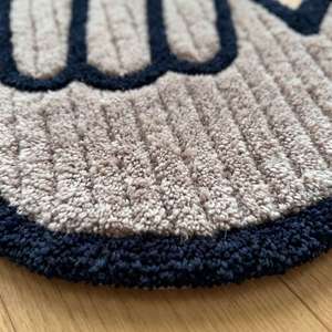 Alfombra Decorativa de Lana Tejida a Mano, Diseño Geométrico Antideslizante, Color Beige y Negro, de Primera Calidad - Product Image 6