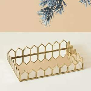 Bandeja Decorativa de Cristal Dorado Octogonal de Lujo |   Organizador de Cosméticos de Latón y Vidrio |   Elegante Bandeja de Exhibición para Perfumes y Joyas - Product Image 3