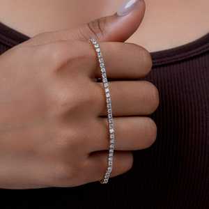 Pulsera de tenis chapada en rodio con moissanita de corte redondo VVS, pulsera clásica de lujo con diamantes incrustados para mujer - Product Image 3