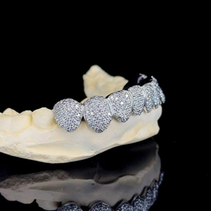 Grillz dentaire Hip Hop personnalisé en argent 925, serti de diamants Moissanite, bijoux dentaires en argent, meilleur prix - Product Image 3