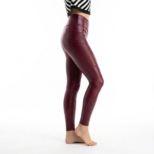 Sudaderas sublimadas para mujer de alta calidad, diseñadas con un estilo ligero y cómodo, estampados llamativos y arte personalizable. - Product Image 3