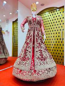 Heavy Bridal Shrug Lehenga Set con base de terciopelo, piedras Jarkan, Dupatta y cinturón Trending Winterwear para novias - Product Image 4