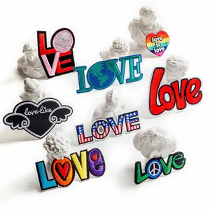 Parches Bordados Termoadhesivos con Diseño de Alfabeto de Amor, Apliques de Tela para Decoración de Ropa - Product Image 1