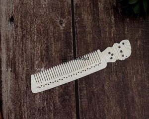 Peine de Pelo de Hueso Premium Tradebyd, Herramienta Natural Hecha a Mano para el Cuidado del Cabello, Accesorio para un Peinado Suave - Product Image 1