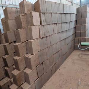 Bloque de Fibra de Coco OJISHTHA 100% Natural, 5 kg, Expande a 70-75 L al Comprimir, Mantiene la Humedad, para Jardinería - Product Image 3