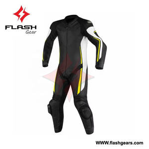 Combinaison de course en cuir pour moto personnalisée, design sur mesure noir et blanc, combinaison de moto en cuir pour pilote rapide - Product Image 2