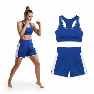 Ensemble d'entraînement de boxe pour femmes, rouge et noir, respirant, avec soutien-gorge de sport et short - Product Image 4