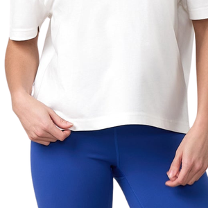 Camiseta Blanca Oversize de Algodón Suave para Mujer, Cuello Redondo, Largo a la Cadera, Ajuste Relajado, Estilo Casual Urbano, Top de Moda - Product Image 4