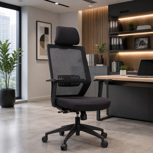 Chaise de bureau ergonomique à dossier haut en tissu, avec accoudoirs réglables, appui-tête intégré, base pivotante en plastique, moderne, pour chambre à coucher - Product Image 1