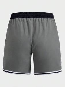 Shorts de sport gris pour homme à séchage rapide avec cordon de serrage à la taille et bande latérale, taille mi-haute, longueur courte, en tissu polyester tissé - Product Image 5