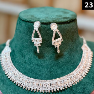 ชุดเครื่องประดับ MOLL JEWELLERS สร้อยคอและต่างหูรูปดอกไม้ชุบทอง 24K ทำจากโลหะผสมสังกะสี ประดับเพชรซิร์คอน - ของขวัญสำหรับผู้หญิงในโอกาสหมั้นและงานแต่งงาน - Product Image 1