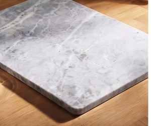 Planche à découper rectangulaire en marbre blanc, épaisseur 1,5 cm, motif veiné gris - Product Image 6
