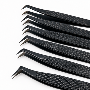 Pince à épiler noire angulaire pour extensions de cils, pointes de précision, poignées texturées diamant, en acier inoxydable, écologique et durable pour sourcils - Product Image 3