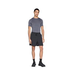 T-shirt de compression à manches courtes pour homme de qualité supérieure, coupe ajustée, tissu jersey en spandex/polyester, respirant, séchage rapide pour la remise en forme - Product Image 1