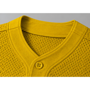 Camiseta de Béisbol Amarilla para Hombre con Detalles en Negro en las Mangas, Número 03 Estampado en la Parte Delantera, Corte Regular, Manga Corta, 100% Poliéster, Cuello en V - Product Image 3