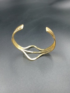 Bracelet manchette classique plaqué or géométrique Amaira Jewels, unisexe, cadeau de mariage pour femme, bijoux de luxe pour soirée - Product Image 4