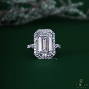 Anillo de compromiso con halo de diamantes cultivados en laboratorio de corte esmeralda de 6.52 quilates, oro blanco de 14 quilates, tallo pavé, anillo de boda rectangular para mujer - Product Image 1
