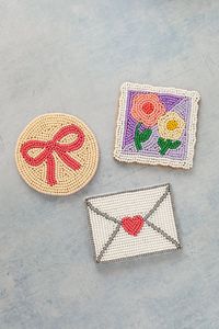 Juego de Posavasos Decorativos Bordados a Mano con Cuentas, Perfecto para la Hora del Té, Descansos para el Café y Regalos - Product Image 5