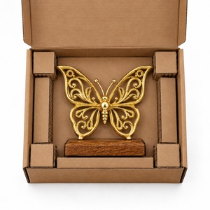 Objet décoratif papillon plaqué or sur base en bois, décoration traditionnelle pour la maison, ornement de table pour hôtel et restaurant - Product Image 5