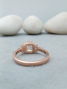 Bague de fiançailles et de mariage unisexe en or massif 18 carats avec diamant solitaire taille émeraude 1,5 carat VVS/VS cultivé en laboratoire, certificat IGI, cadeau tendance - Product Image 6