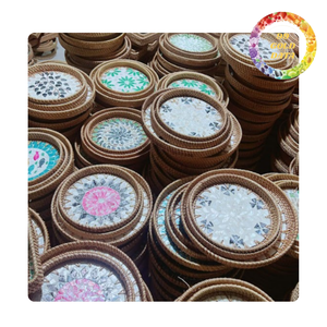 Plateau de service en rotin écologique avec incrustation de nacre |   Plateau et panier en rotin faits à la main, design décoratif et fonctionnel - Product Image 5