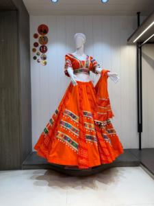 Conjunto de Chaniya Choli de Seda Romana Premium con Dupatta de Georgette Vintage y Adornos de Espejo para Mujer, Ropa Festiva - Product Image 1