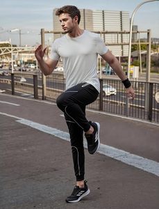 Pantalon de jogging pour homme en tricot technique extensible super confortable avec empiècements en mesh et fermeture éclair thermosoudée - Product Image 2