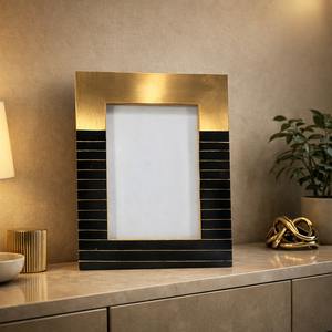 Cadre photo rectangulaire en bois avec support rotatif pour affichage vertical et horizontal - Product Image 1