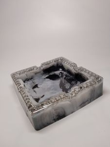 Cendrier décoratif en résine fait main avec motif floral pour une décoration intérieure élégante et un accessoire pour fumeurs - Product Image 1