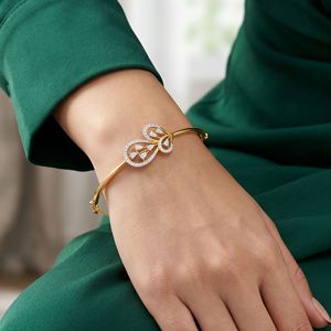 สร้อยข้อมือโซ่ทองคำรูปใบไม้ประดับเพชรหรูหราปรับขนาดได้ - Product Image 3