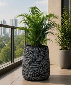 Vase à fleurs rustique en laiton fait main, minimaliste, avec texture martelée et bord évasé, pour la décoration de plantes de jardin, durable - Product Image 4