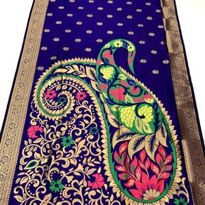 AARIKA TEXTILE Saree long en soie Banarasi Lichi, bordure Zari or rose, grand pallu, richement tissé, avec chemisier assorti - Product Image 6