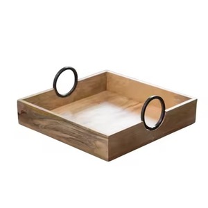 Bandeja Rectangular de Madera para Servir, Diseño Minimalista Sólido, Tipo Plato Resistente para Servir Alimentos, con Asas Metálicas Doradas - Product Image 4