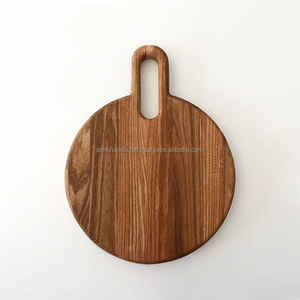 Planche à découper en bois d'acacia de qualité supérieure fabriquée à la main, durable et élégante planche à charcuterie avec poignée manuel - Product Image 3