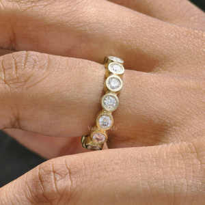 แหวนแต่งงานทันสมัยประดับเพชรโมอิสซาไนต์ทรงบริลเลียนต์คัท น้ำหนัก 1.40 กะรัต ตัวเรือนทองคำแท้ 14K ทรงเต็มวง พร้อมแหวนคู่เป็นของขวัญ - Product Image 5